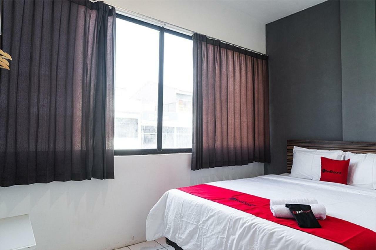 Reddoorz Near Seasons City Mall Джакарта Экстерьер фото