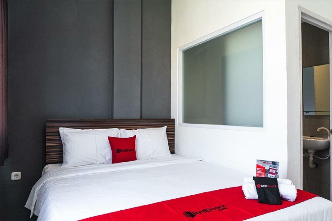 Reddoorz Near Seasons City Mall Джакарта Экстерьер фото